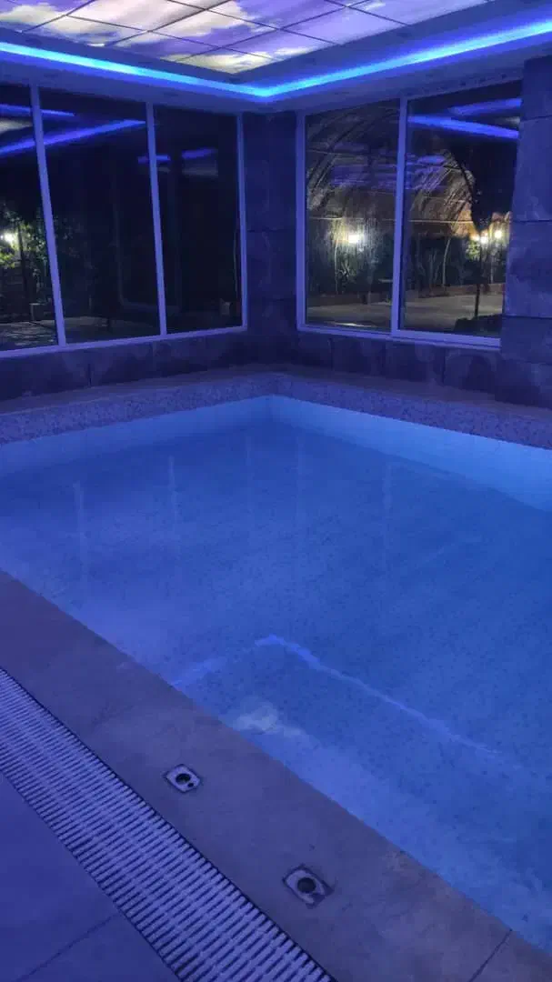 اجاره ویلا باغ استخر اب گرم سرپوشیده|اجارهٔ کوتاه‌مدت ویلا و باغ|شیراز, شهرک قمشه|دیوار