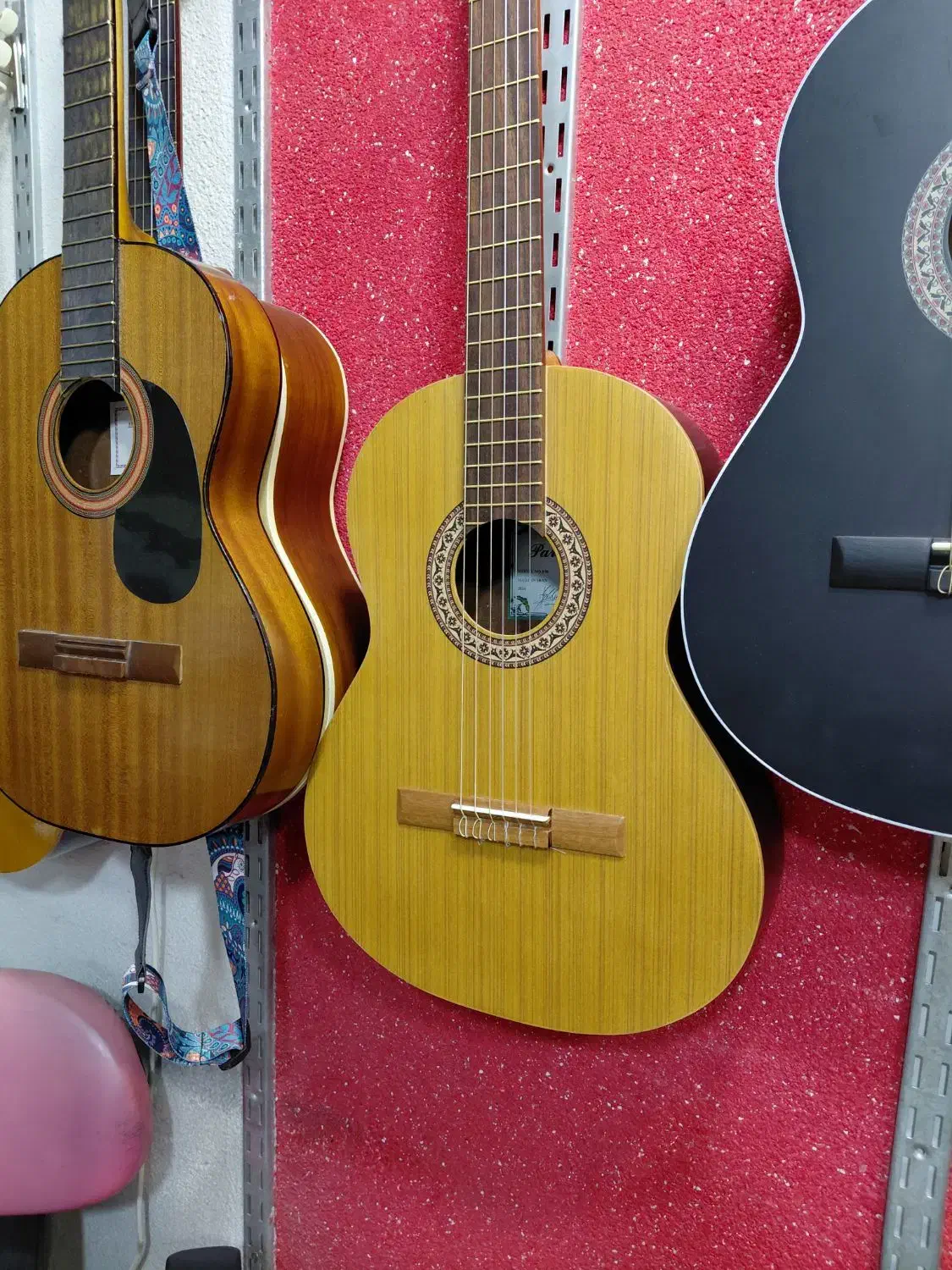 گیتار درجه یک با ضمانت کتبی با مدیریت دکتر حقیقی|گیتار، بیس، امپلیفایر|زنجان, |دیوار