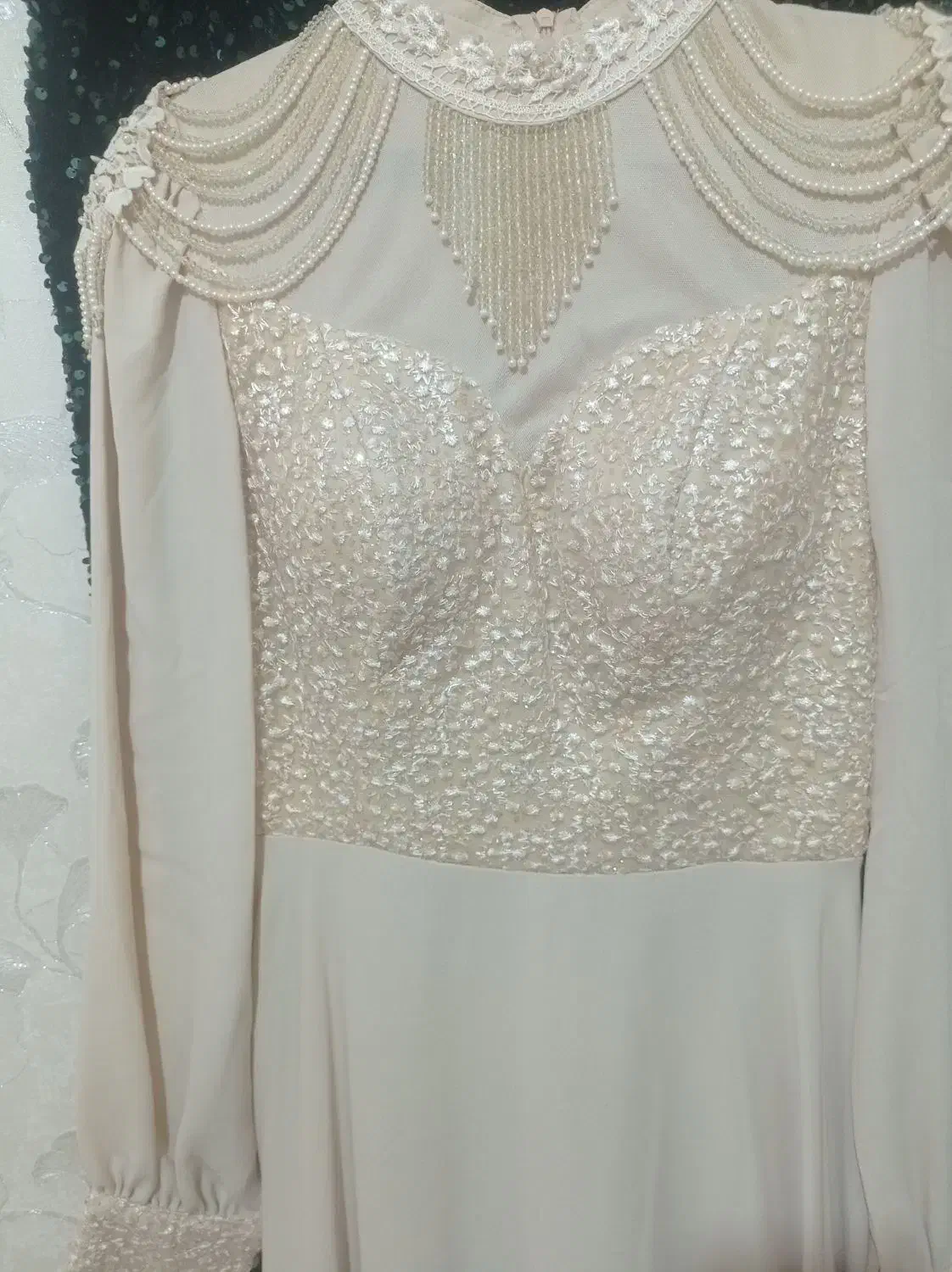 پیراهن کرمی مجلسی|لباس|رشت, کوی مهر|دیوار