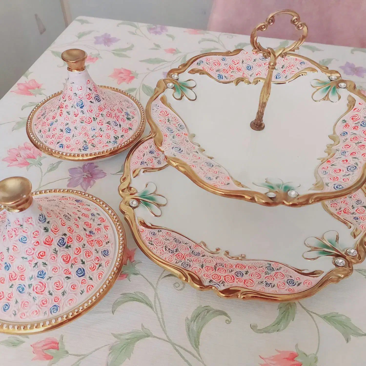 ظروف شیک پذیرایی با طرح گل برجسته|ظروف سرو و پذیرایی|شیراز, اصلاح‌نژاد|دیوار