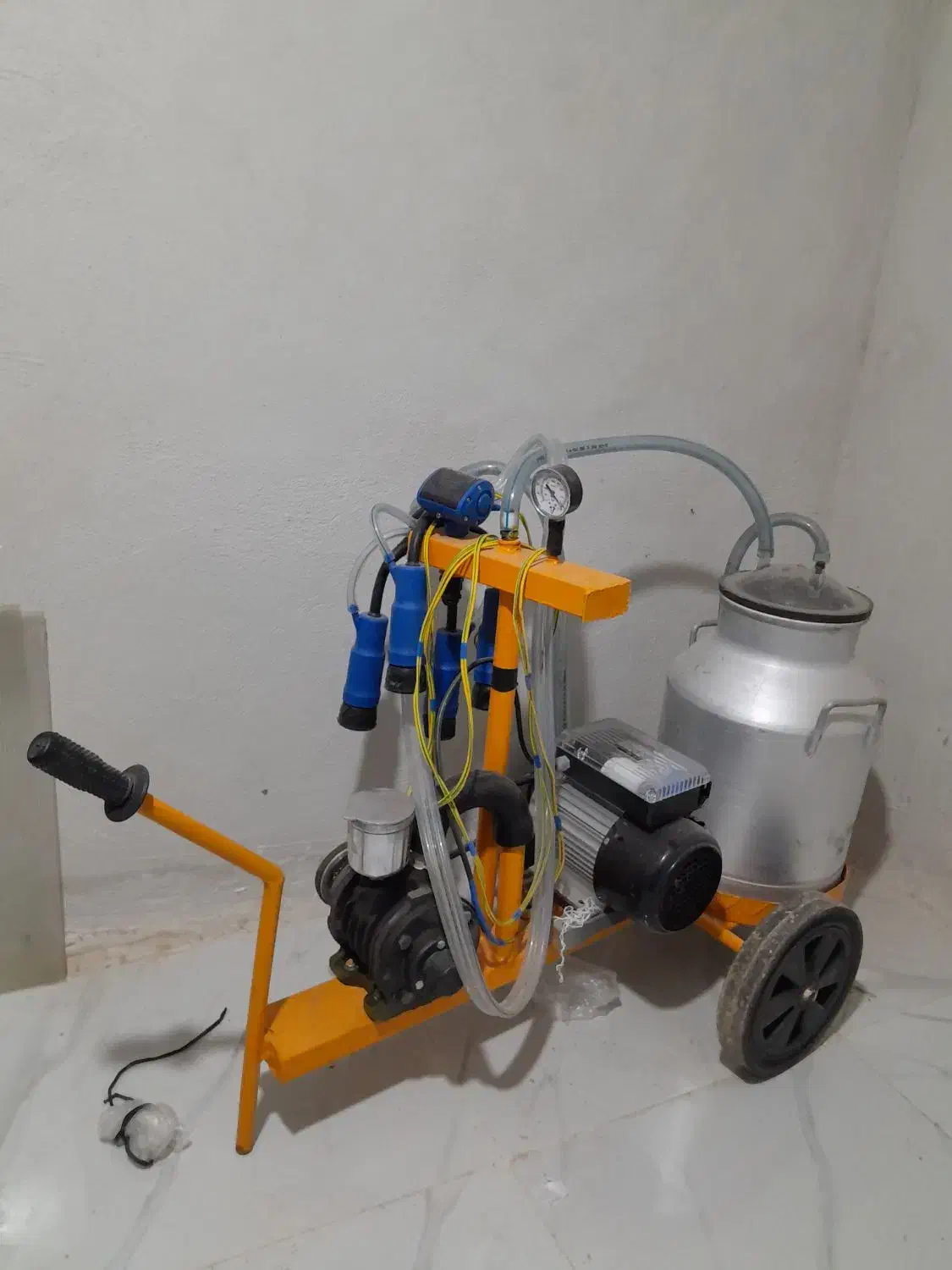 شیر دوش برقی گاو|ماشین‌آلات صنعتی|سیروان, |دیوار