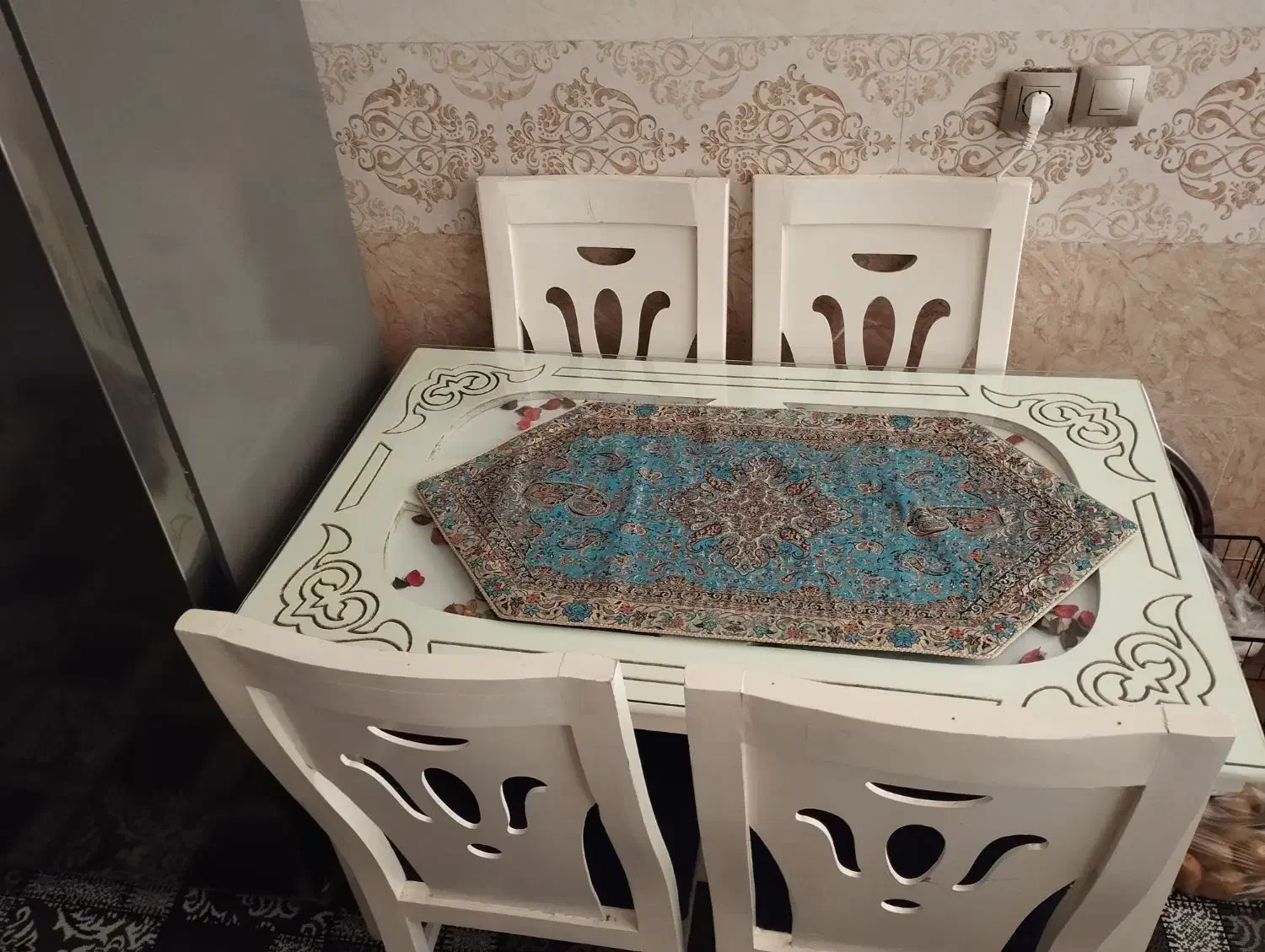 میز غذاخوری|میز و صندلی غذاخوری|تربتحیدریه, ده پائین|دیوار