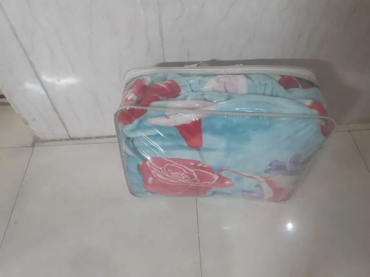 پتو گل برجسته|رختخواب، بالش، پتو|مشهد, خواجه ربیع|دیوار