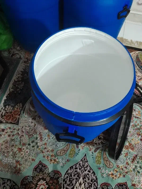 بشکه ۱۰۰ لیتری در حد نو|ظروف نگهدارنده، پلاستیکی، یک‌بارمصرف|اندیشه, اندیشه فاز ۱|دیوار