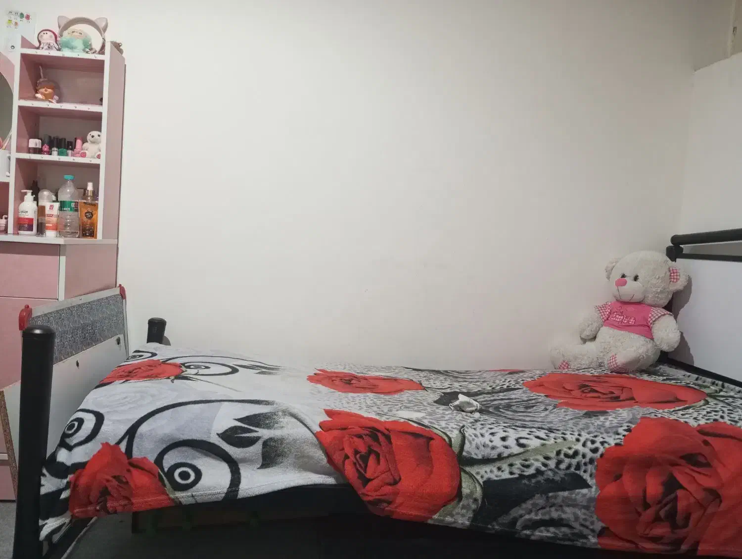 تخت یک نفره|تخت و سرویس خواب|شاهین‌شهر, اقبال لاهوری|دیوار