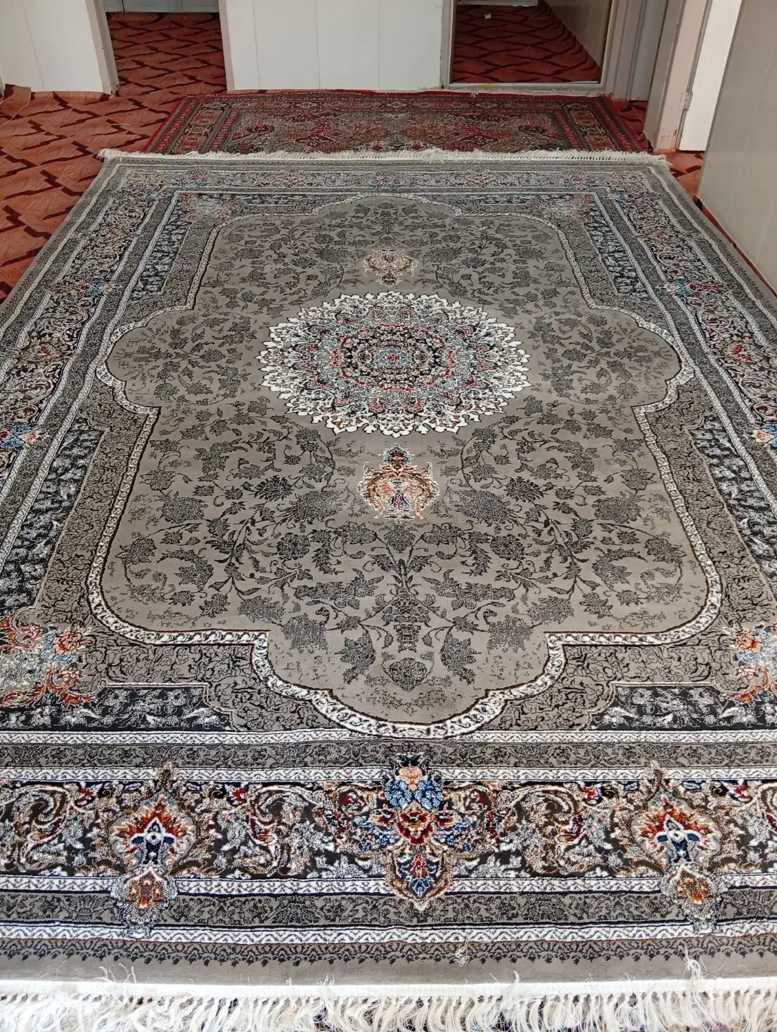 فروش انواع فرش نقد و اقساط بدون واسطه|فرش|خمینیشهر, |دیوار