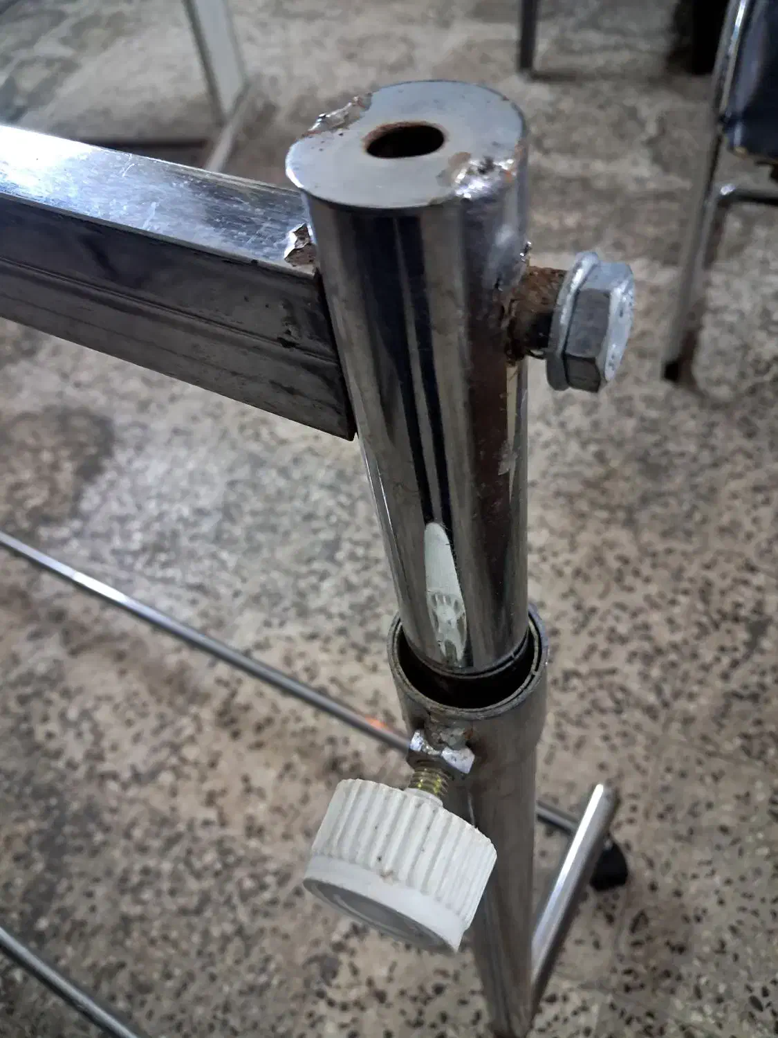 آویز لباس|بندرخت و رختآویز|رشت, شهرک شهید مفتح|دیوار