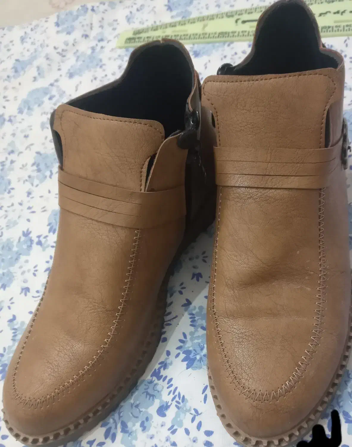 صندل نو|کیف، کفش، کمربند|تربت جام, نظامی|دیوار