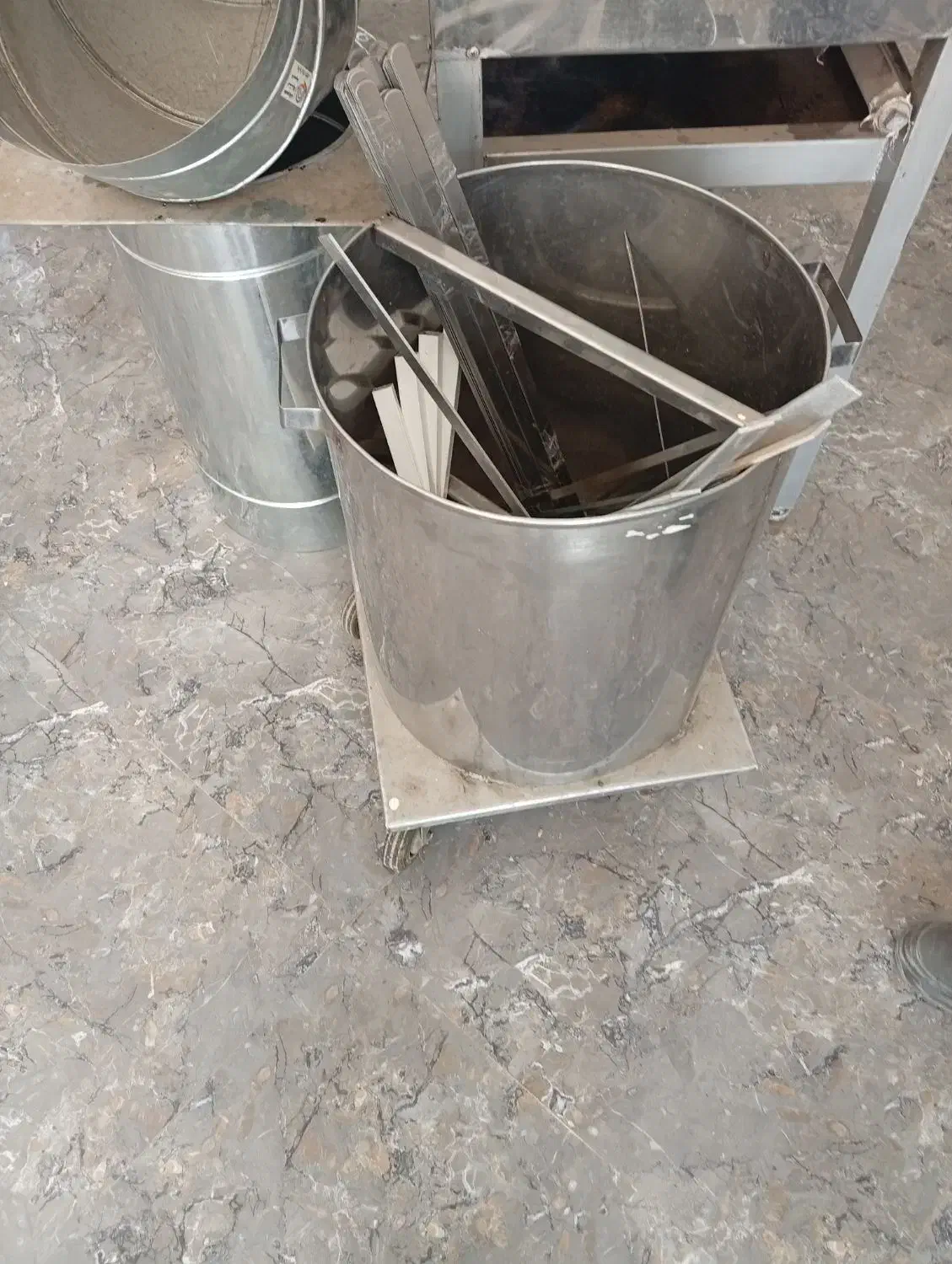 فر کبابی بامیز وسطل سیخ کباب چرخ دار|کافیشاپ و رستوران|سبزوار, توحیدشهر|دیوار