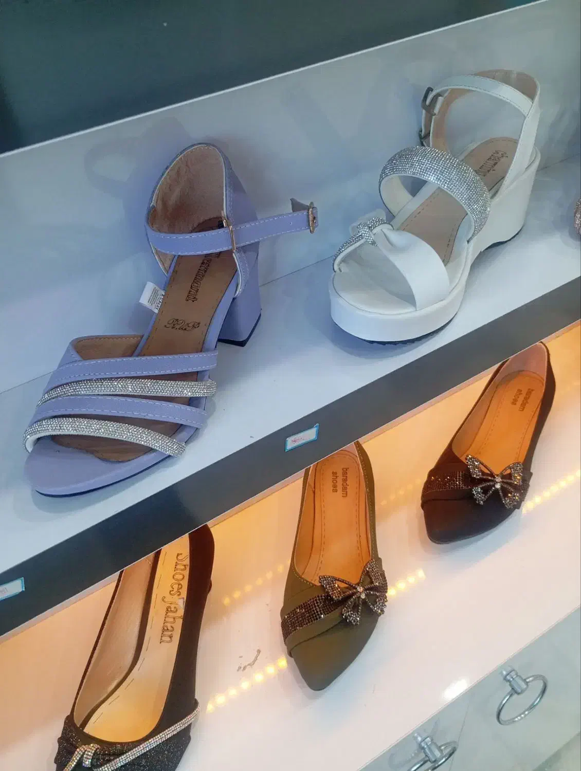 مغازه کیف و کفش انواع کفشهای مجلسی،اسپرت و غیره|کیف، کفش، کمربند|زیرکوه, |دیوار