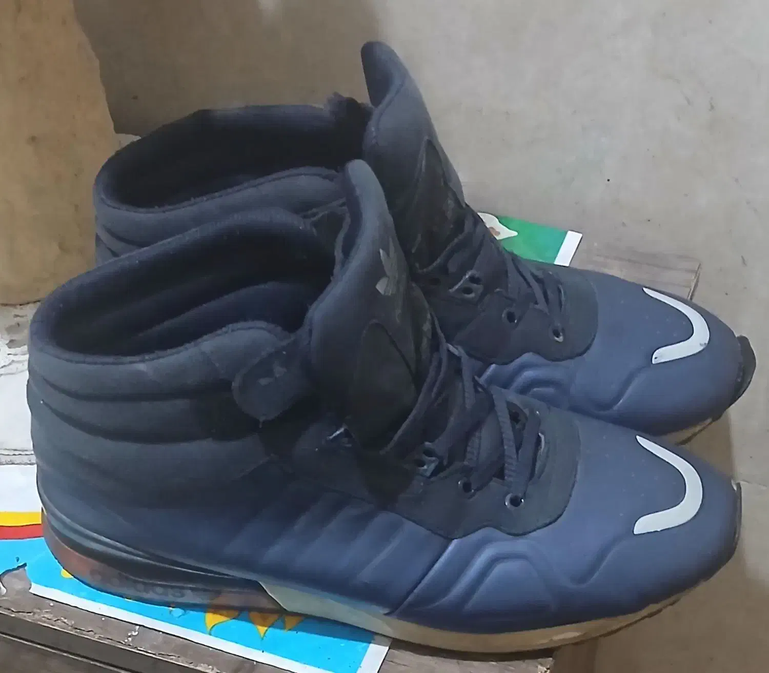 یک حفت کتونی نیم ساق|کیف، کفش، کمربند|تهران, مینای شمالی (مخبر)|دیوار