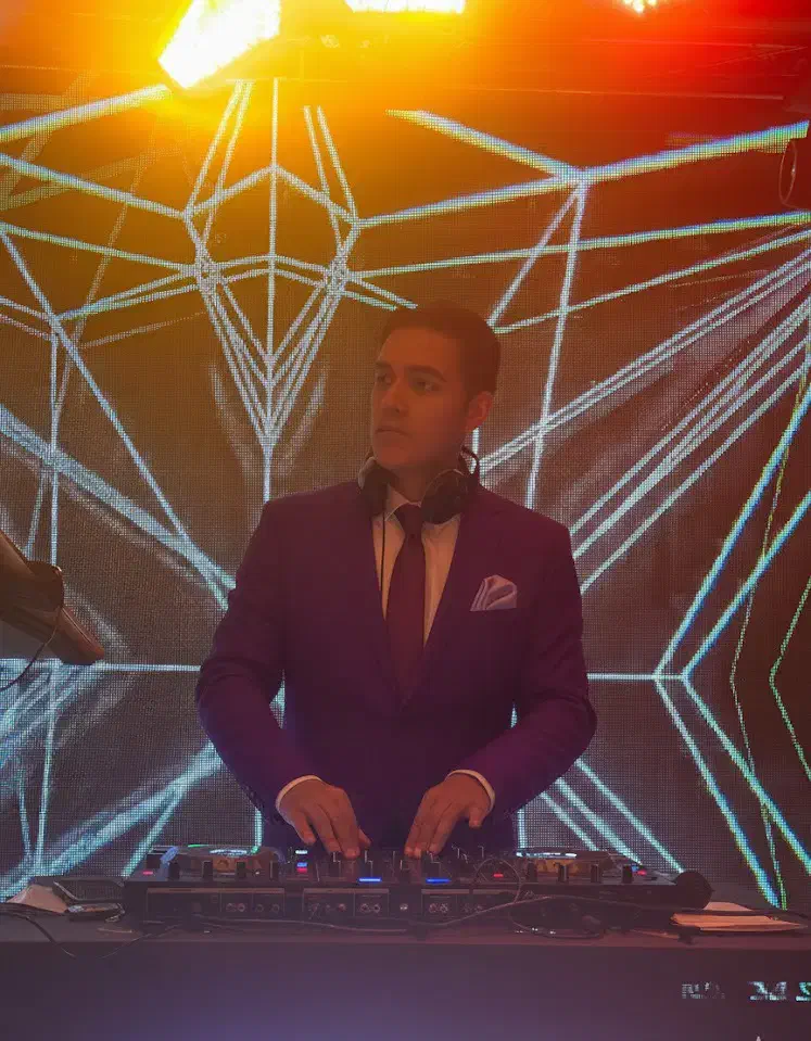 اجرای خوانندگی و دیجی و اجاره سیستم صوتی باند،نور|خدمات پذیرایی، مراسم|تهران, فرمانیه|دیوار