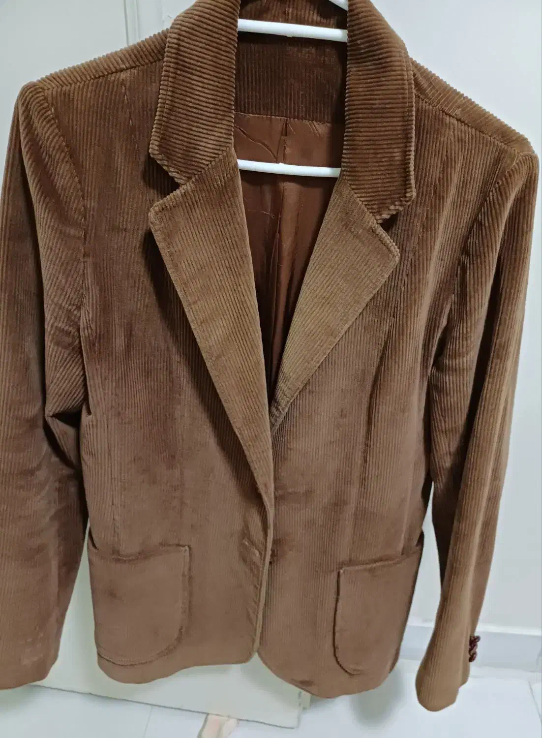 کت تک|لباس|کرج, حصارک بالا|دیوار