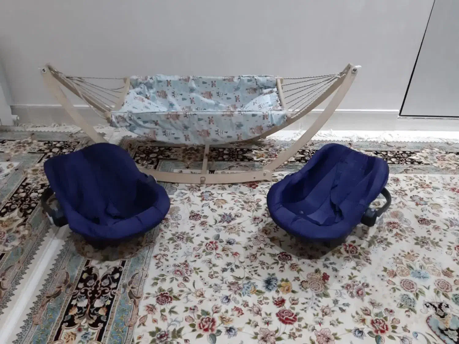 ۲ عدد کریر و گهواره|اسباب و اثاث بچه|خرم‌آباد, |دیوار