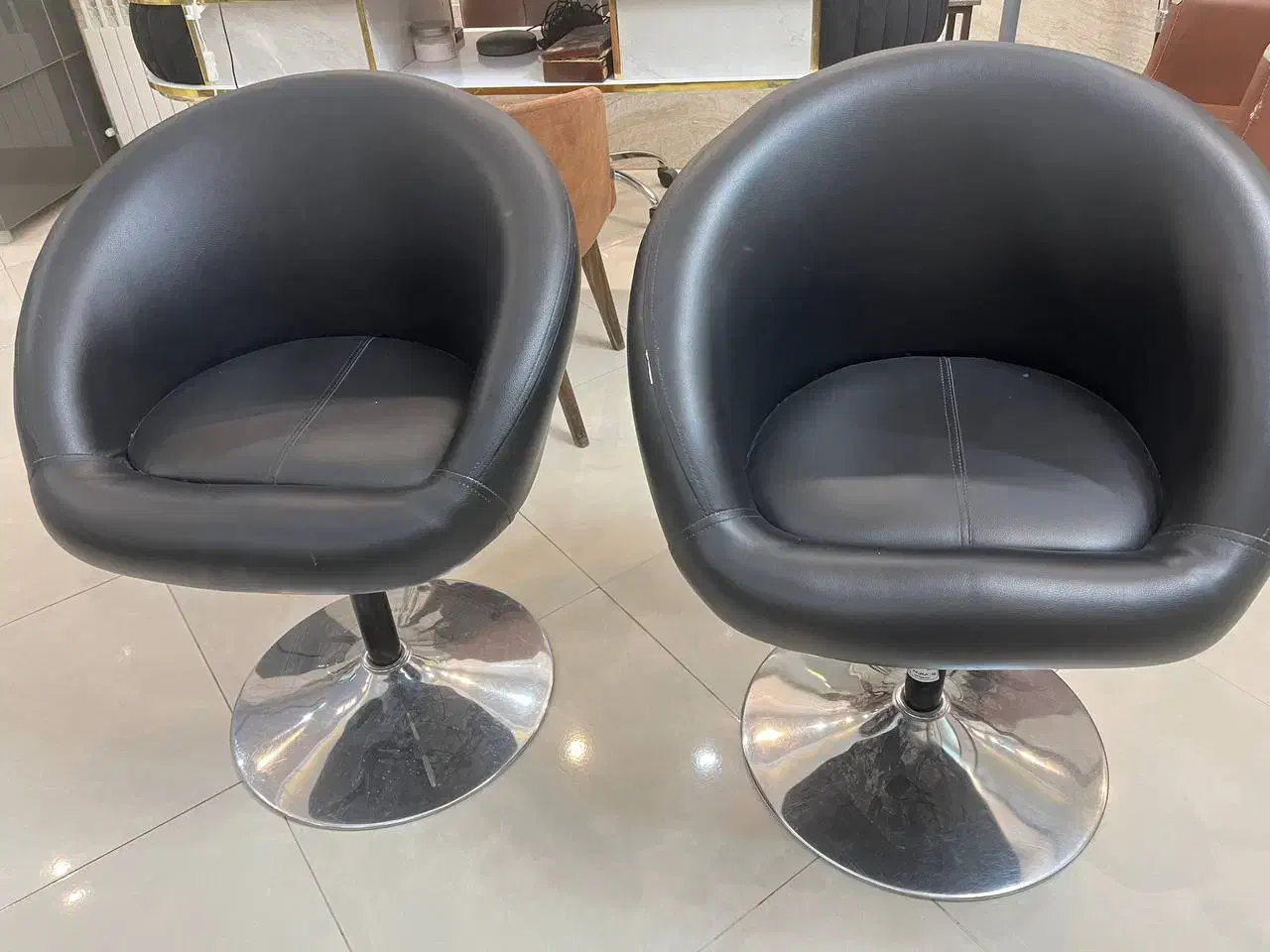 صندلی شینیون و کوتاهی|آرایشگاه و سالن‌های زیبایی|یزد, |دیوار