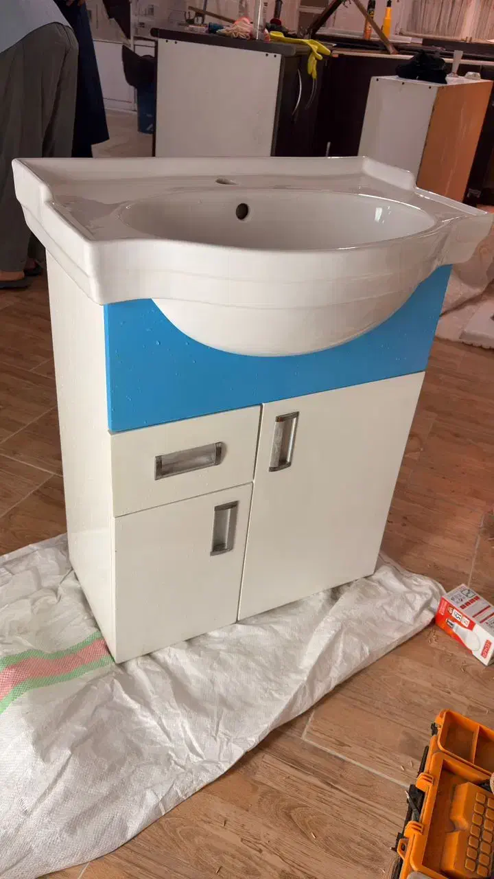 روشویی کمد دار قسمت رویی روشویی سنگی|لوازم سرویس بهداشتی|رشت, رشتیان|دیوار