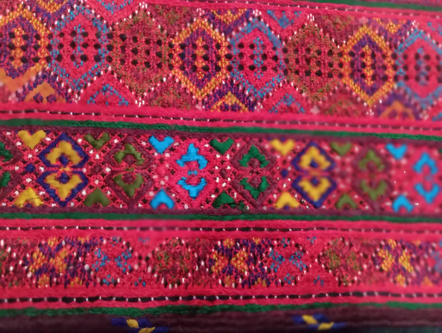 زیاستین چرخ دست|لباس|خاش, |دیوار