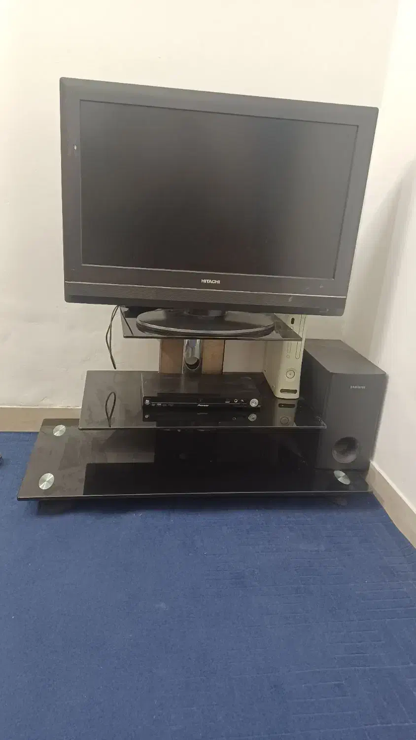 فروش تلویزیون و میز تلویزیون|تلویزیون و پروژکتور|شیراز, شهرک امیر کبیر|دیوار