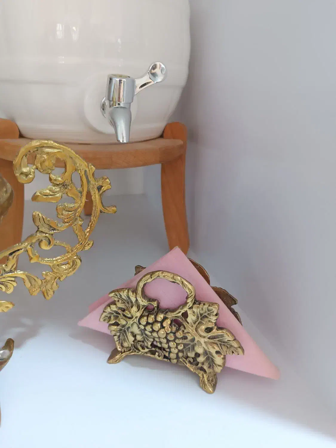 تعدادی ظروف و دکوری برنزی کاملا نو|صنایع دستی و سایر لوازم تزئینی|داران, |دیوار