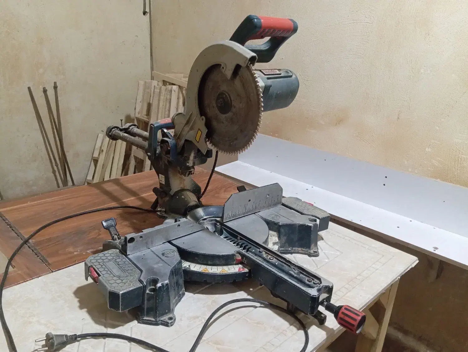 فارسی بر|ابزارآلات|چهاردانگه (تهران), |دیوار