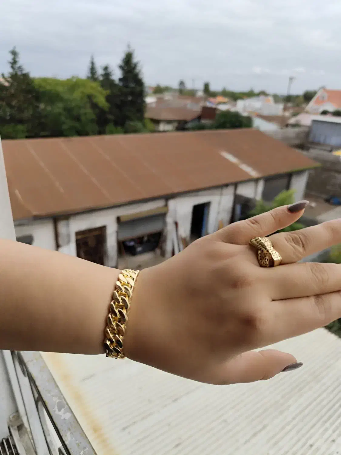 دستبند کارتیر|بدلیجات|بندر انزلی, دهکده ساحلی|دیوار