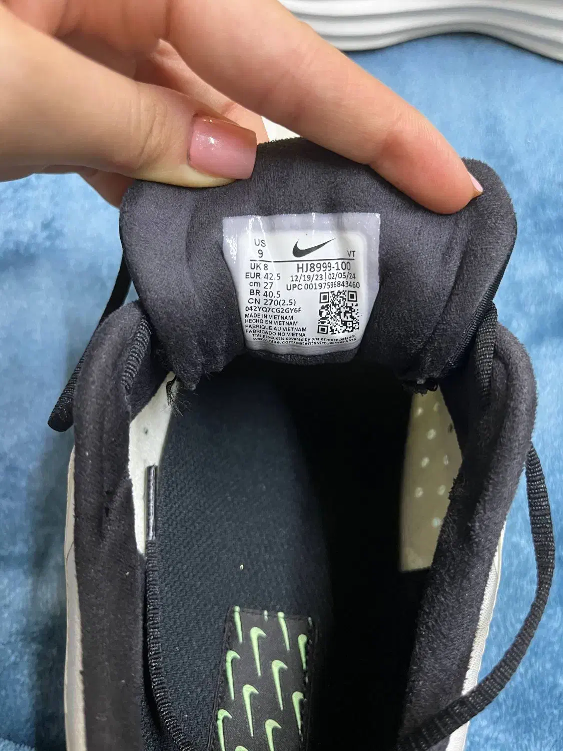 کتونی خارجی طوسی فسفری|کیف، کفش، کمربند|پرند, فاز ۴|دیوار