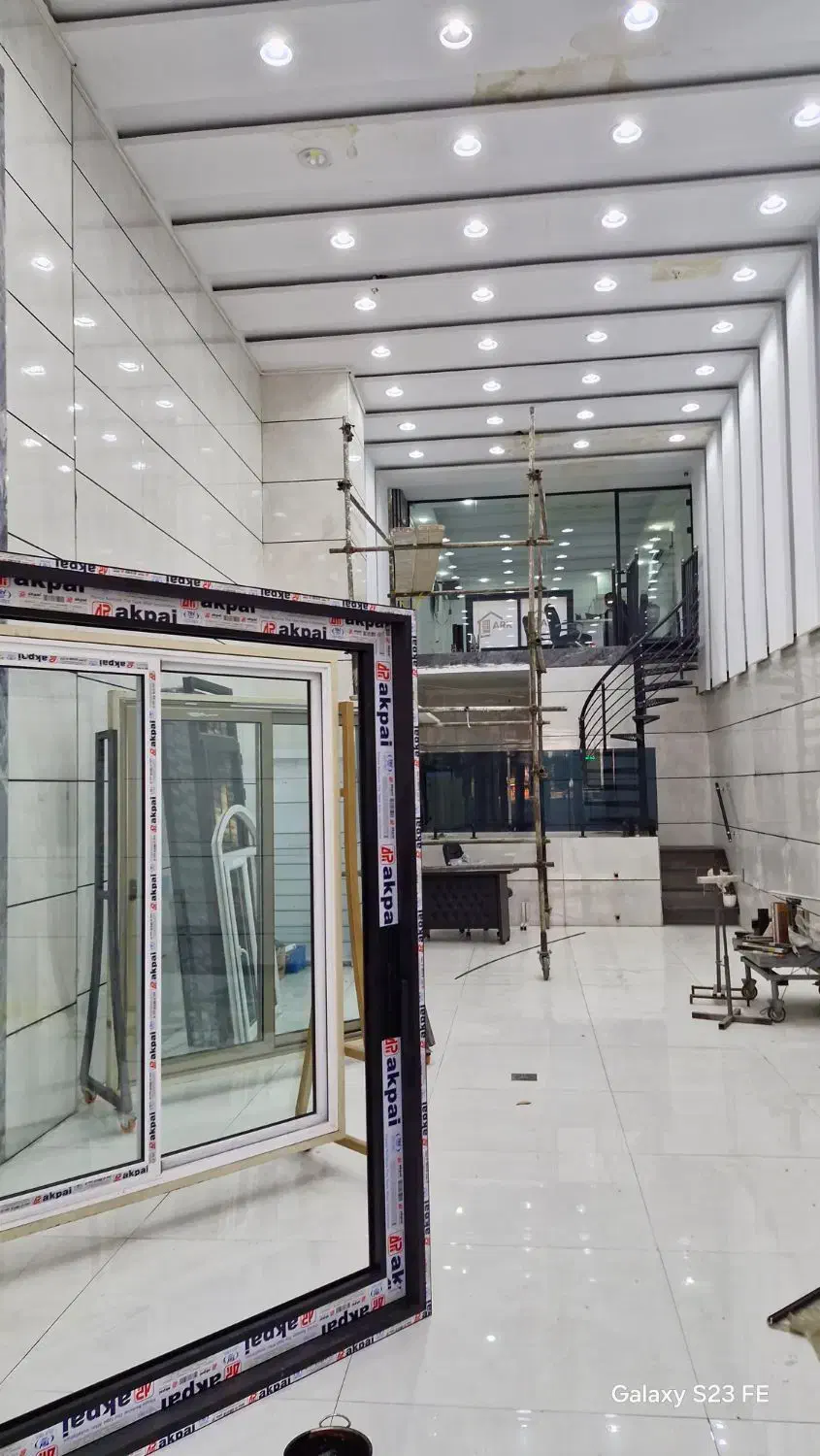 مونتاژ بروزترین درب و پنجره های الومینیومی|خدمات پیشه و مهارت|تهران, باغ خزانه|دیوار