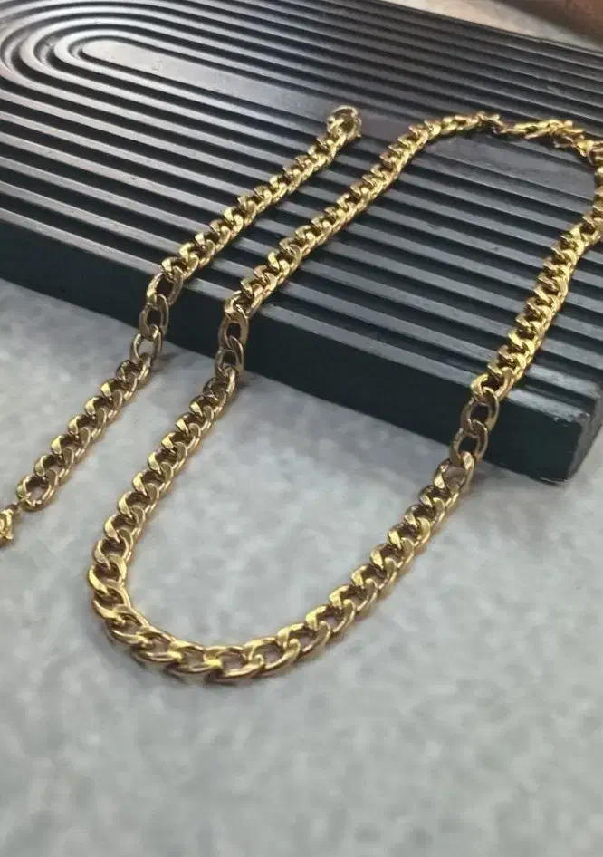 ست کارتیر|بدلیجات|رشت, هلال احمر|دیوار