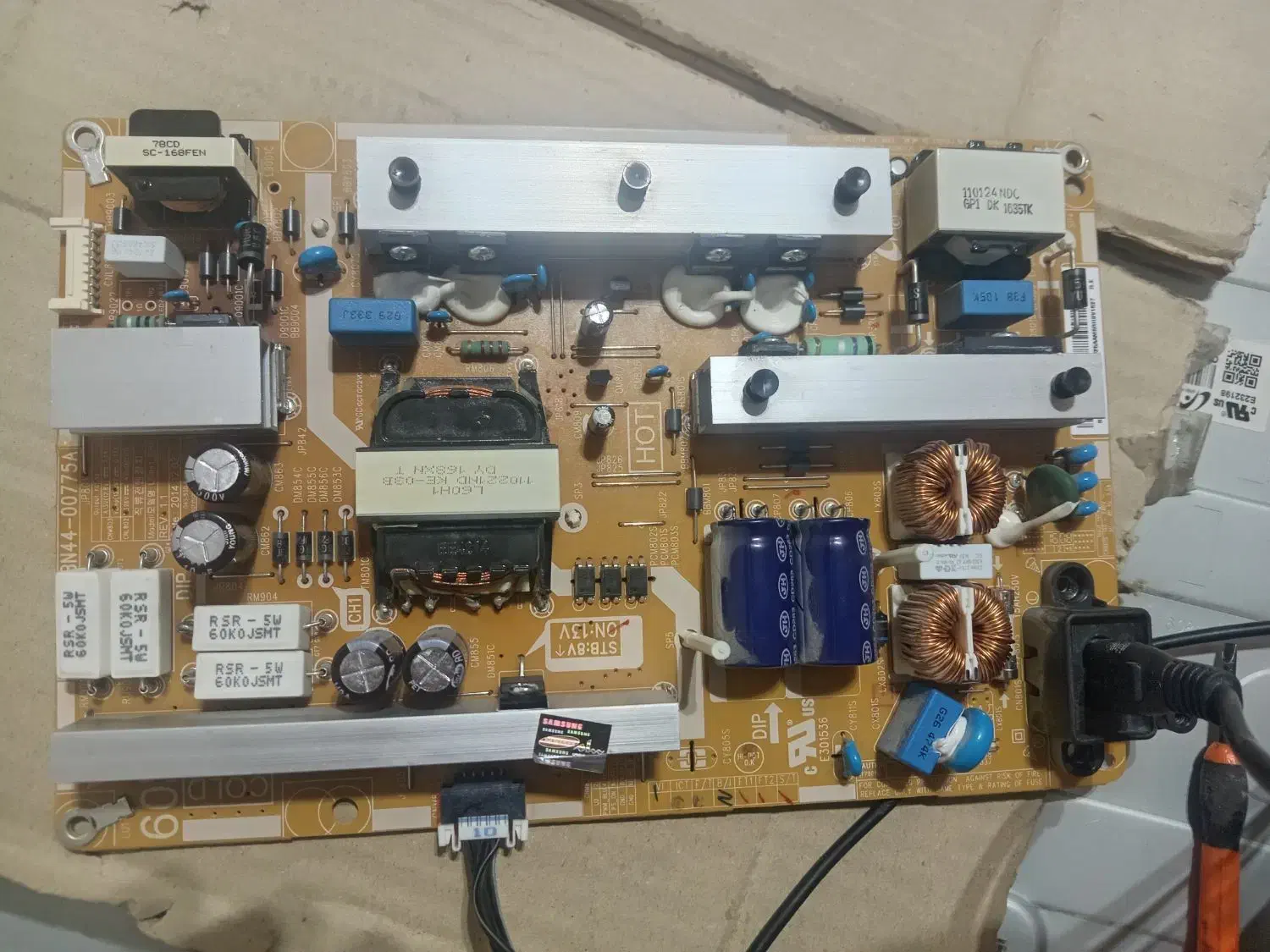 تعمیر انواع تلویزیون LEDوLCD|خدمات پیشه و مهارت|طبس, |دیوار