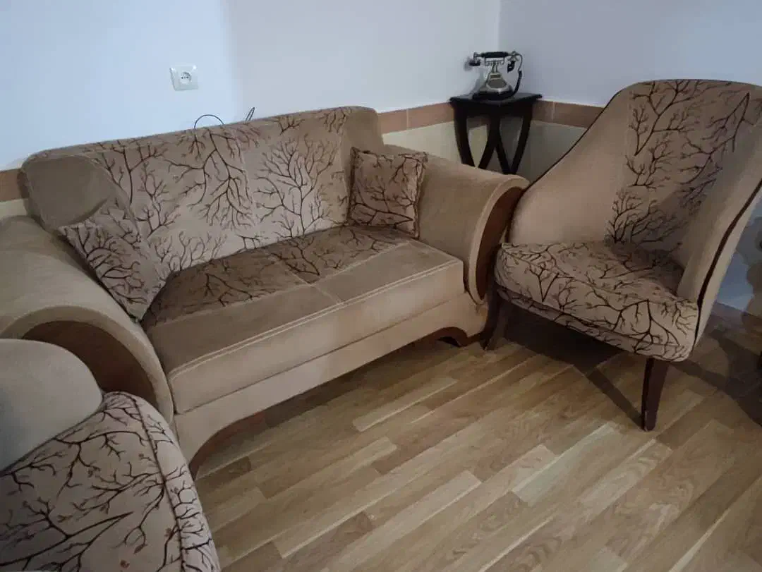 فروش مبل راحتی ۷ نفره تمیز  تبریز|مبلمان خانگی و میز عسلی|ایلخچی, |دیوار