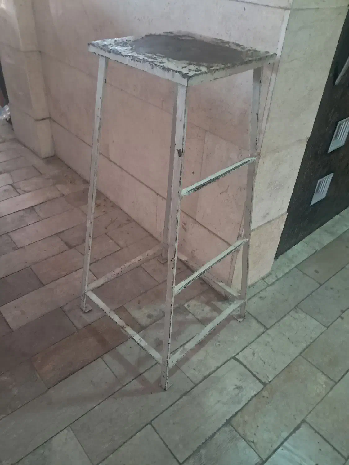 نردبان اهنی|ابزارآلات|تهران, علم و صنعت|دیوار