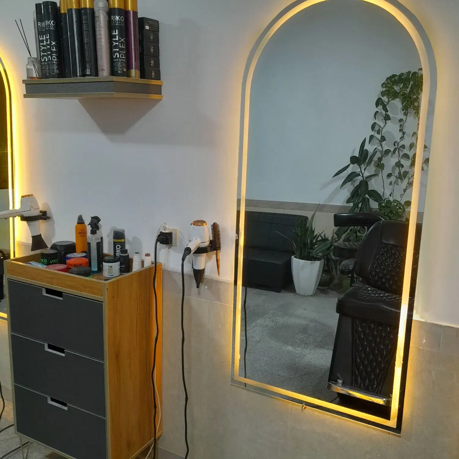 وسایل آرایشگاهی|آرایشگاه و سالن‌های زیبایی|سقز, |دیوار