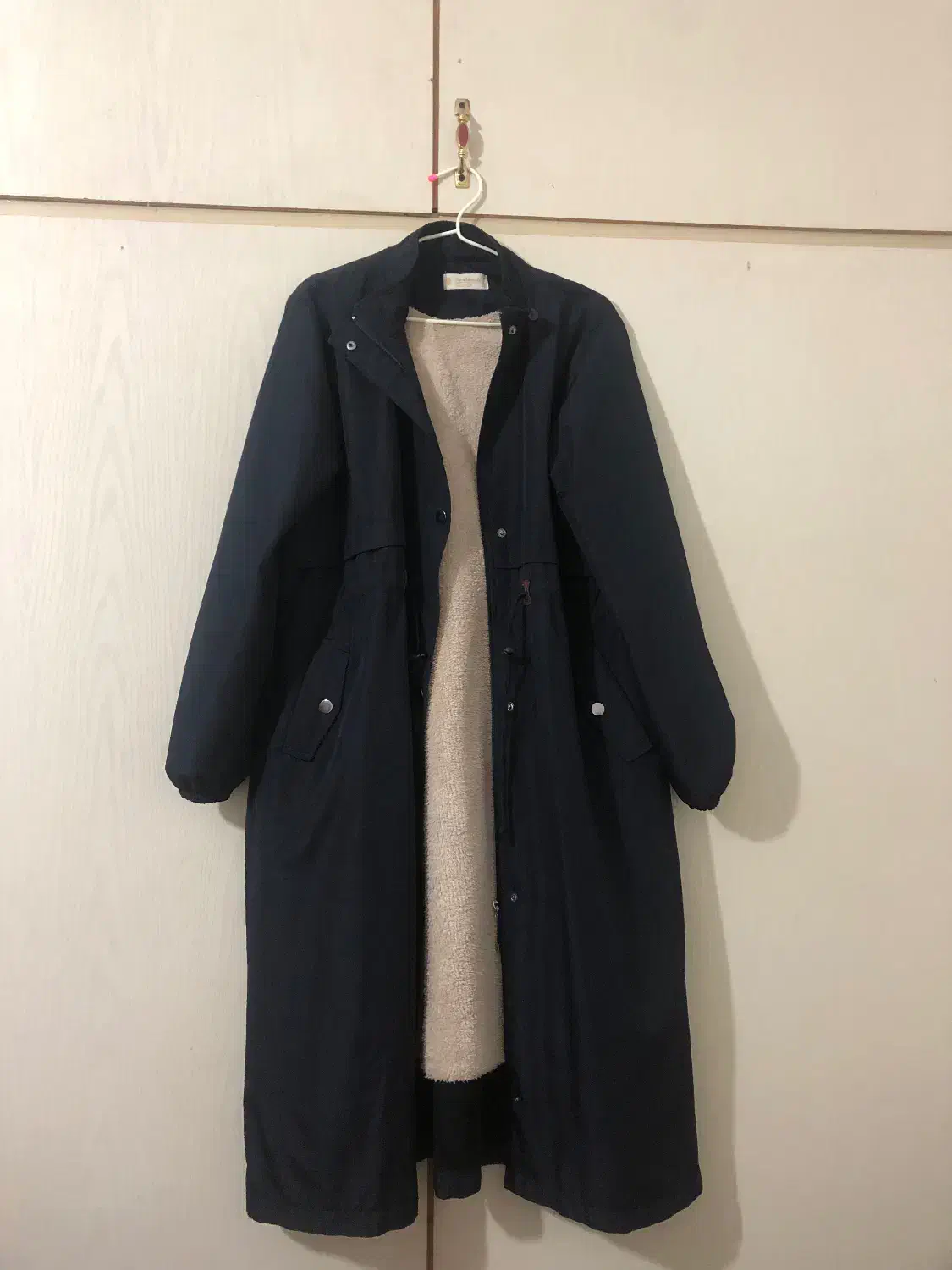 تعدادی لباس|لباس|زنجان, |دیوار