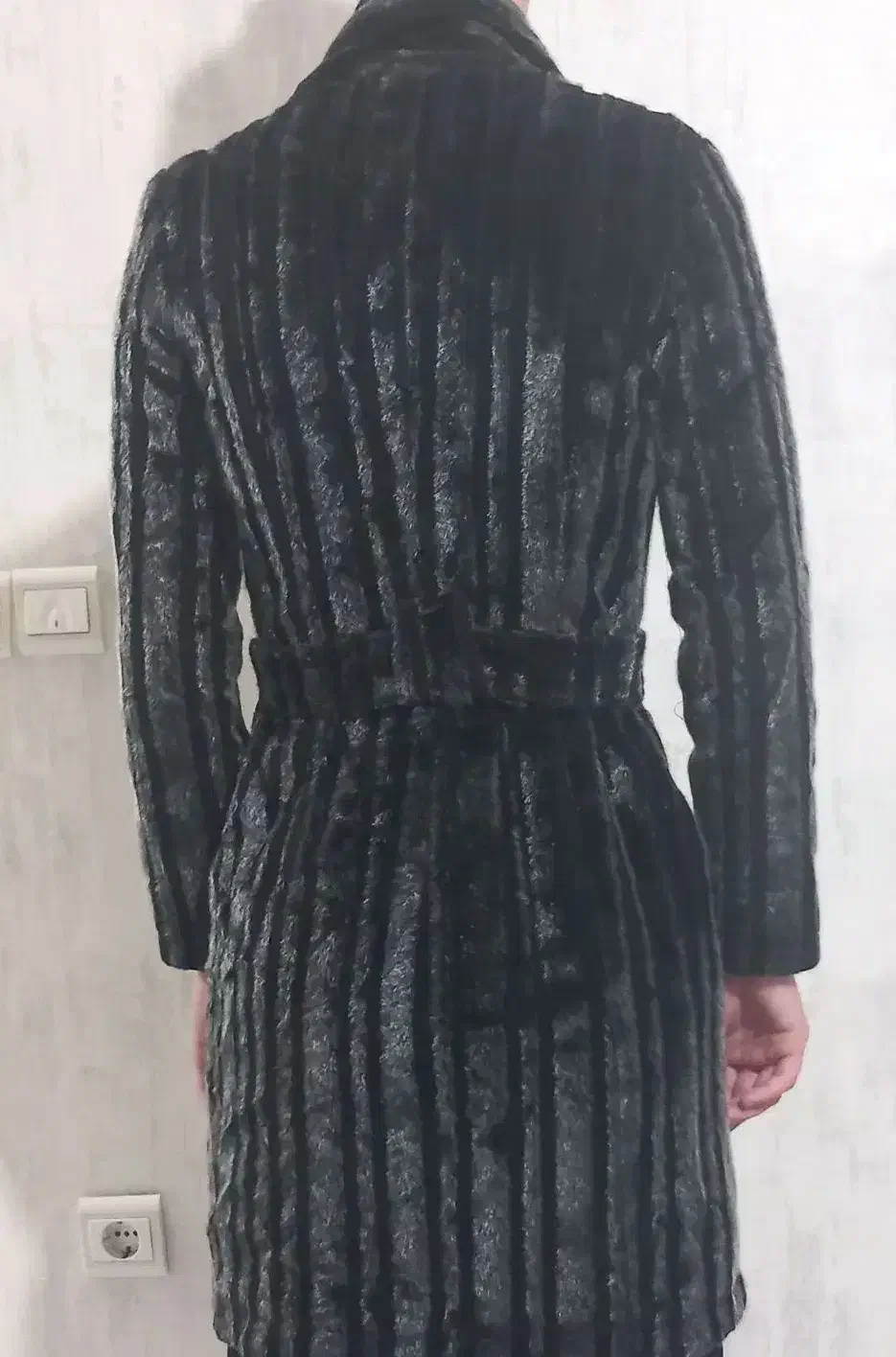 پالتو|لباس|ماسال, |دیوار