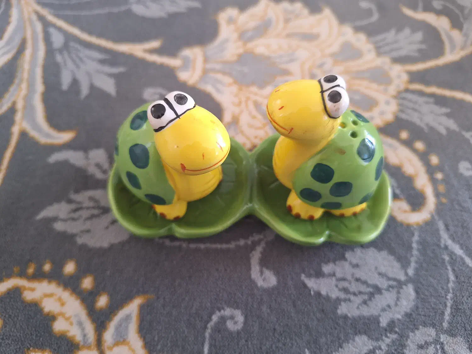 نمکدان|ظروف سرو و پذیرایی|جرقویه, |دیوار