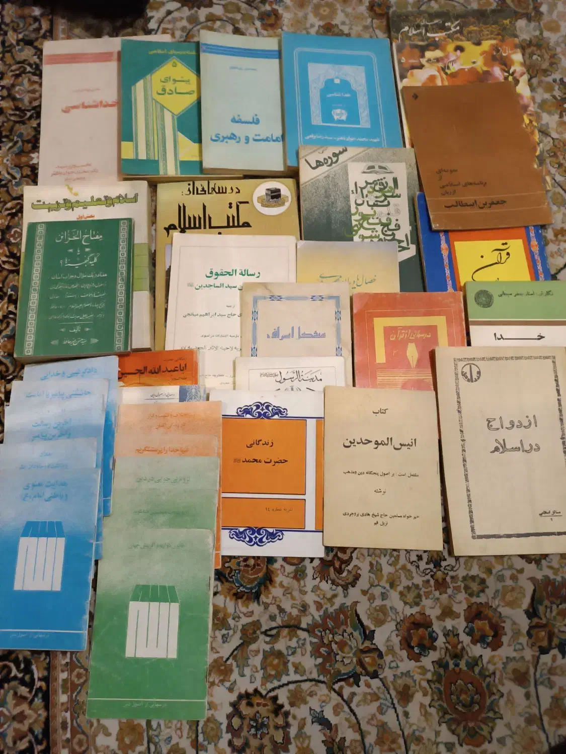 تعدادی کتاب دینی و اسلامی.|کتاب و مجله مذهبی|مشهد, شهرک رازی (شهرک غرب)|دیوار