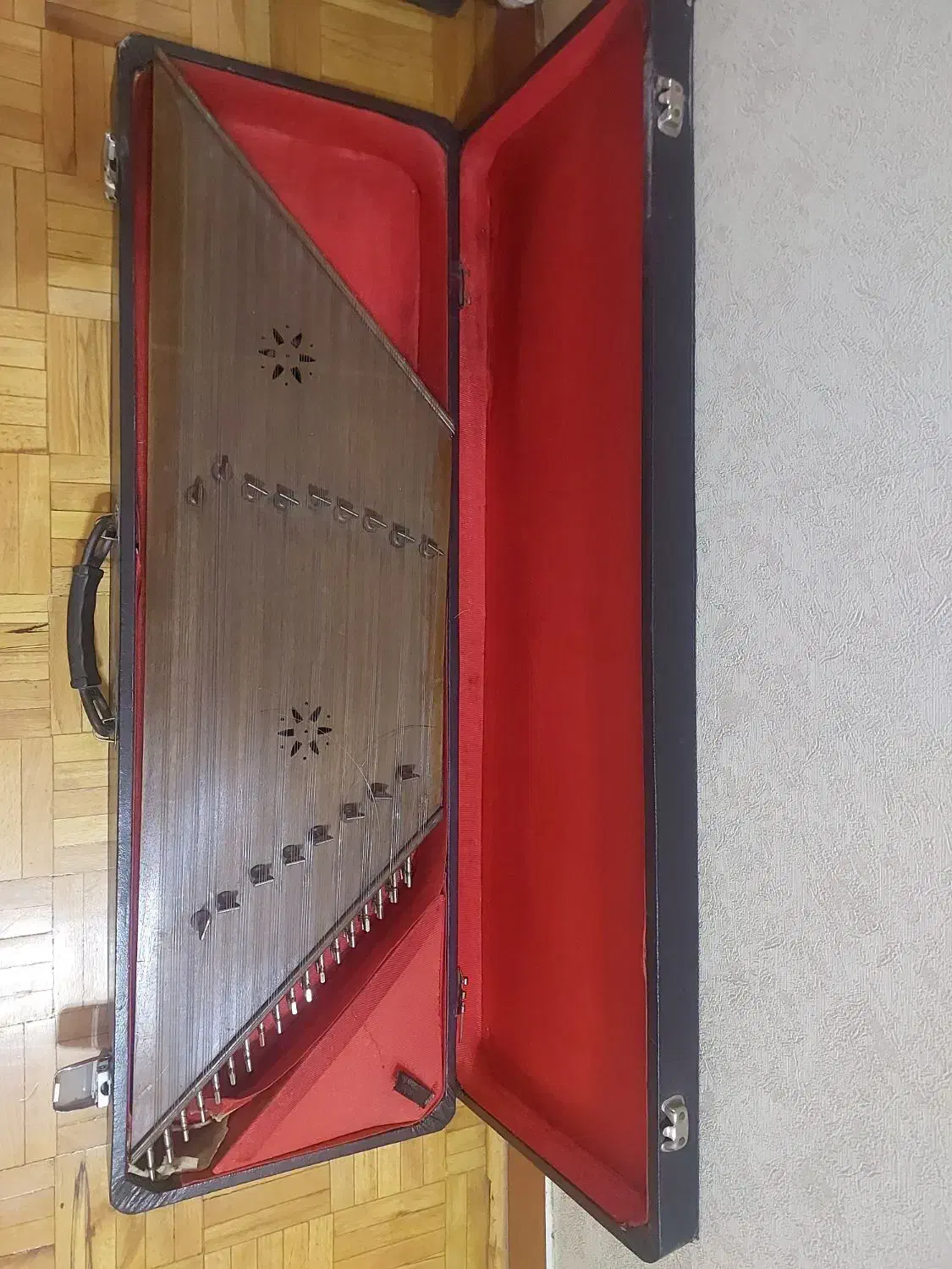 سنتور به همراه جعبه|سازهای سنتی|تهران, پرستار|دیوار