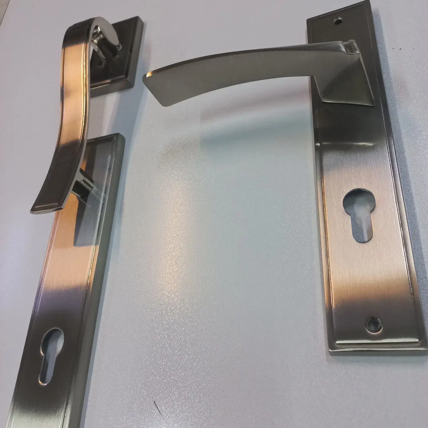 دستگیره درب اپارتمانی|مصالح و تجهیزات ساختمان|رشت, منظریه|دیوار