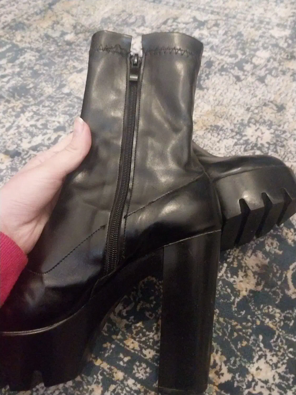 بوت پاشنه دار|کیف، کفش، کمربند|قم, انسجام|دیوار