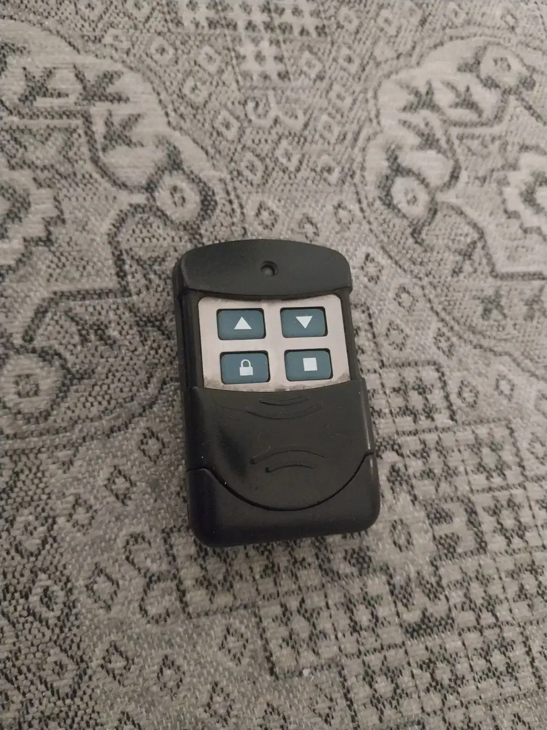 این ریموت رو پیدا کردم اگه واسه کسی هست بیاد ببره|اشیا|کنگاور, |دیوار