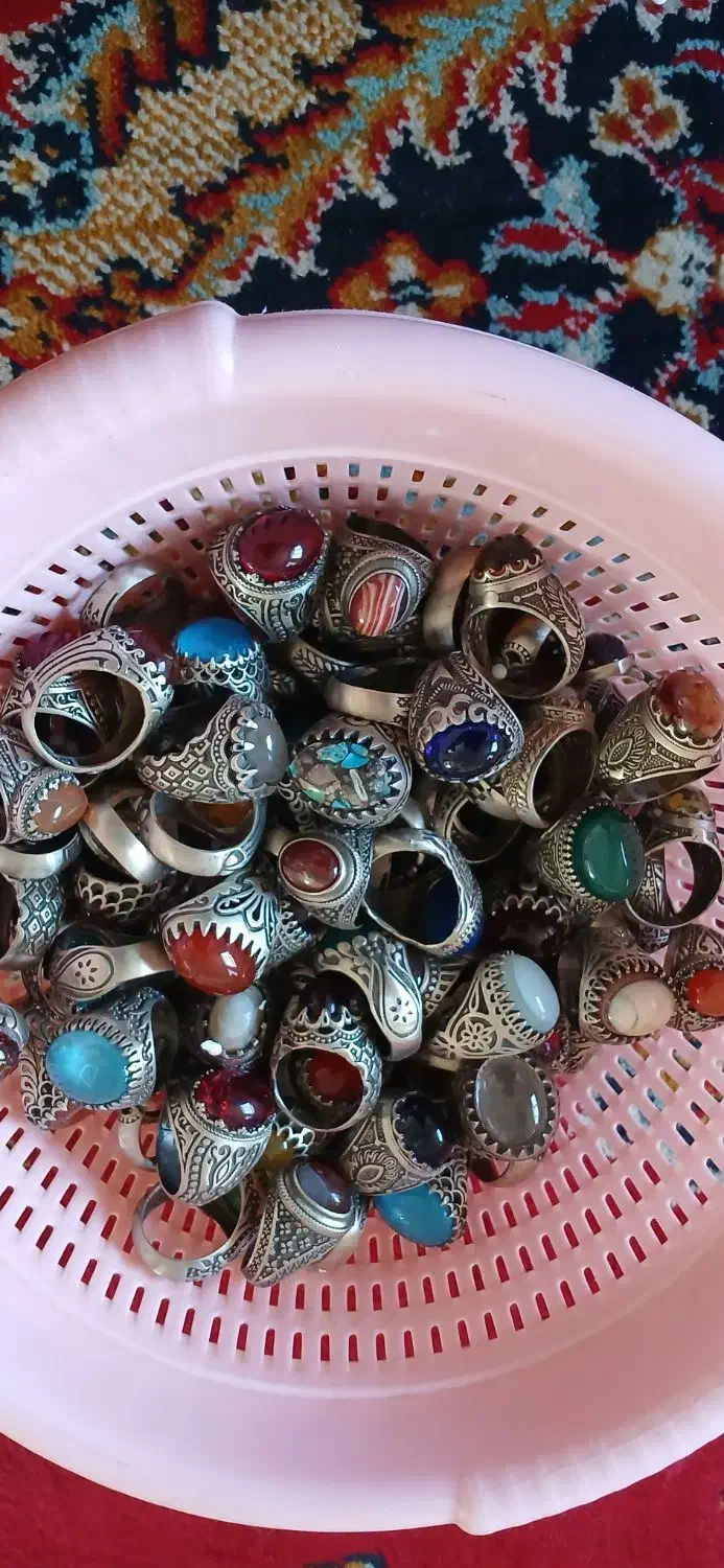 انگشتر بدلیجات|بدلیجات|نیشابور, کشتارگاه|دیوار