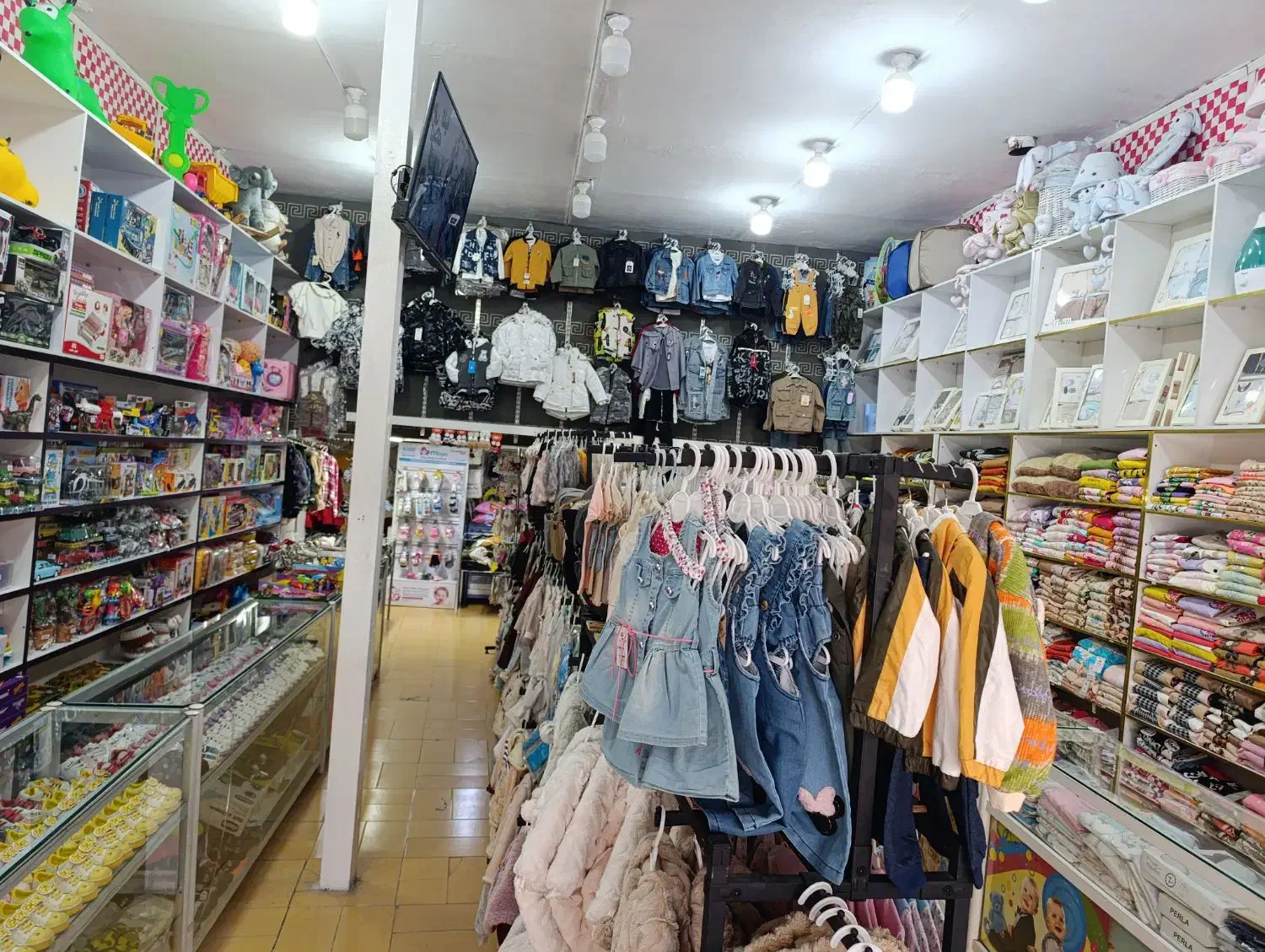 ملک تجاری فول امکانات ۹۵متری|فروش مغازه و غرفه|برخوار, |دیوار