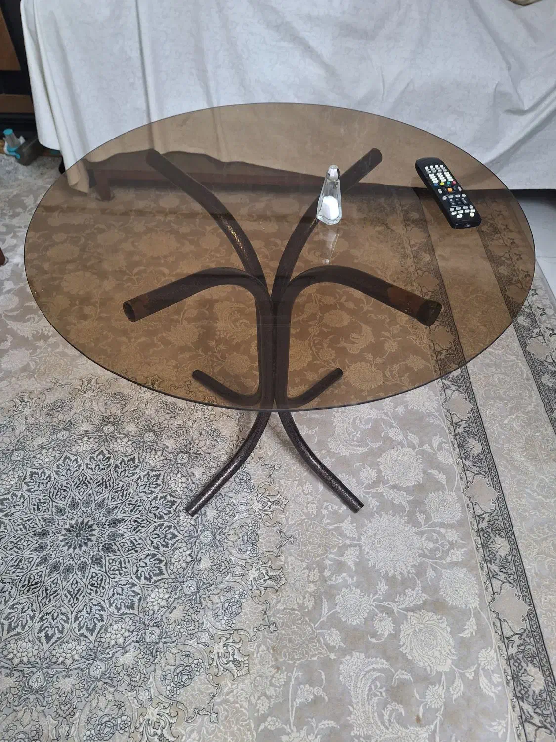 میز شیشه ای|میز و صندلی غذاخوری|قم, اسمعیل آباد|دیوار