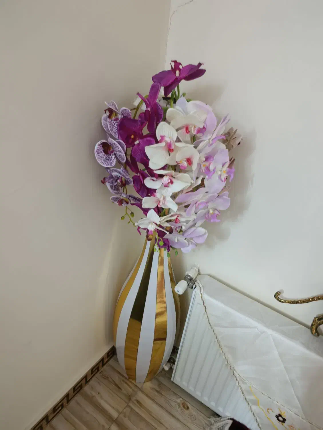 گلدان همراه گل|گل مصنوعی|پاکدشت, پاکدشت (مامازند)|دیوار