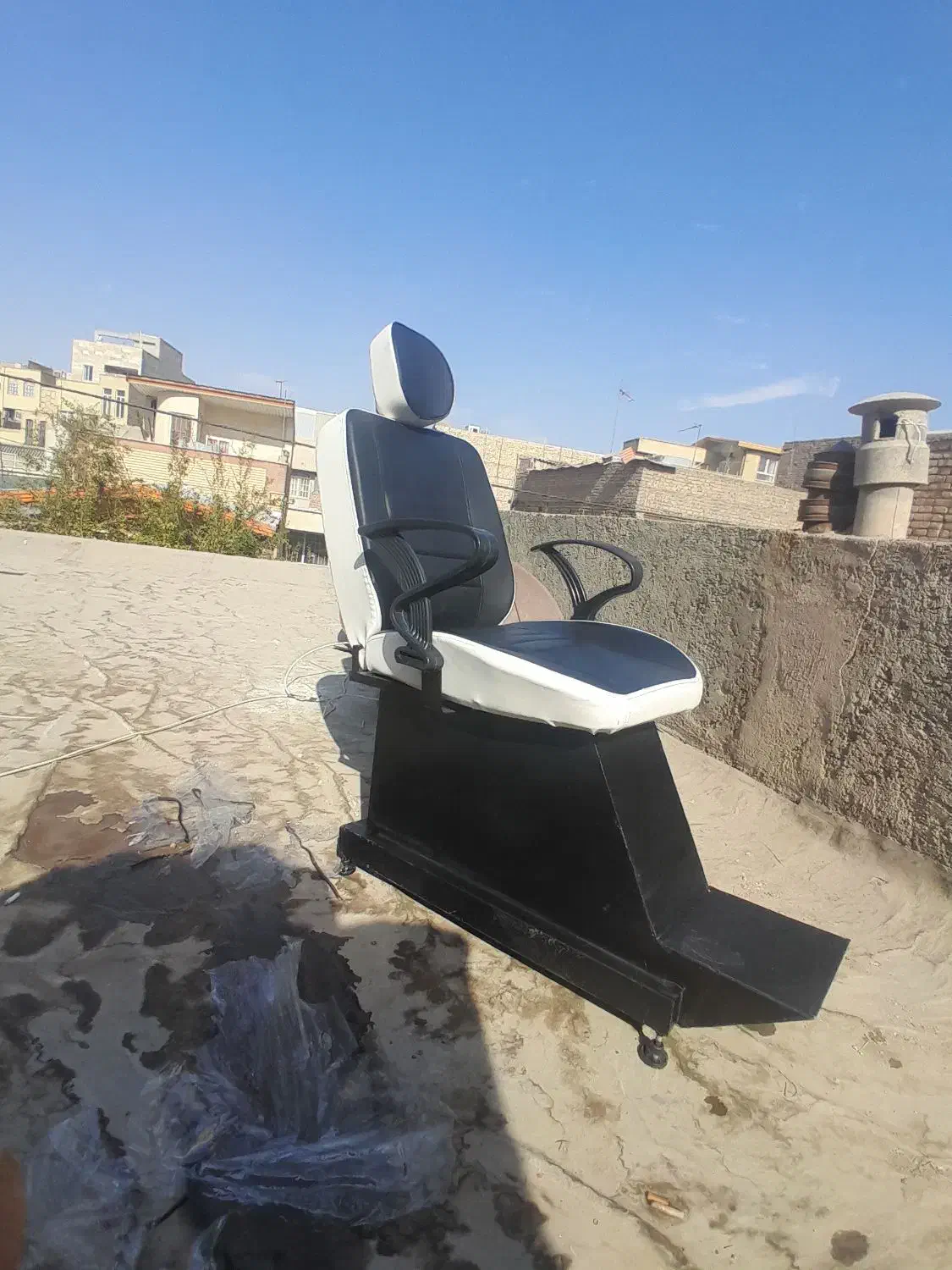 صندلی راحتی|صندلی و نیمکت|قم, قلعه یزدیها|دیوار