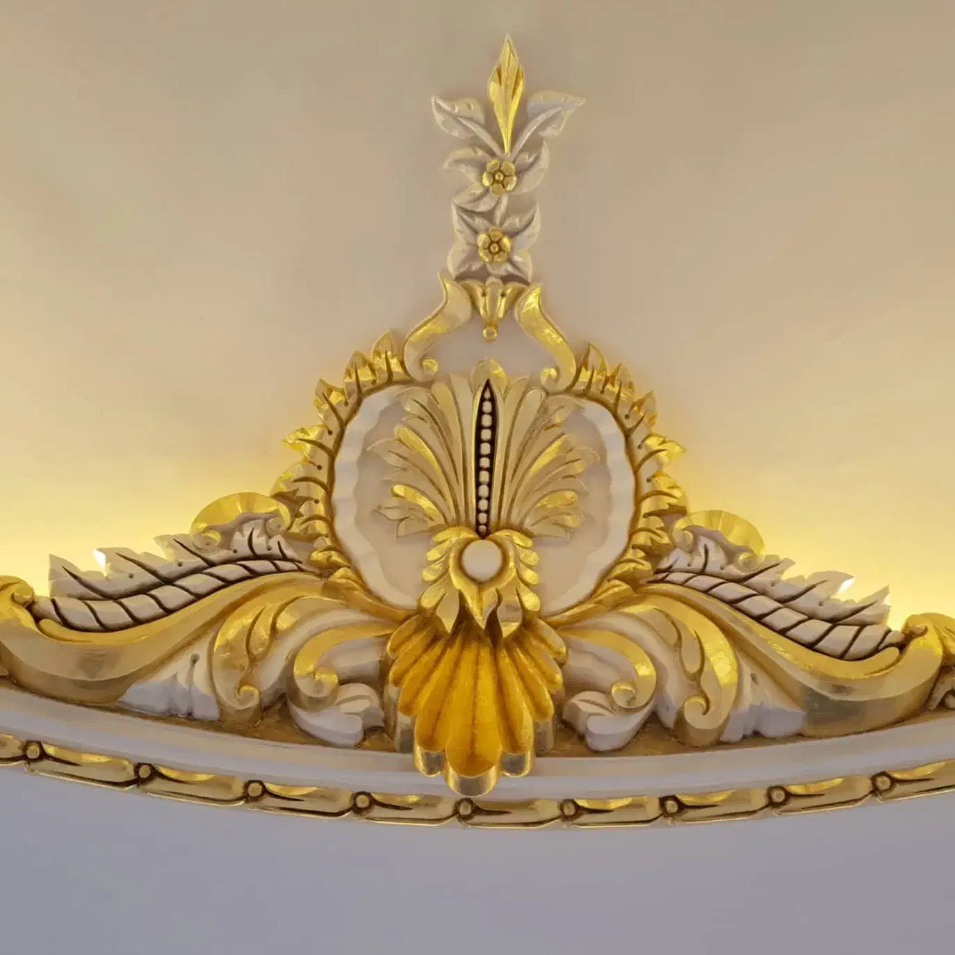 گچبری پیش ساخته نقاشی ساختمان ورق طلا بدون واسطه|خدمات پیشه و مهارت|تبریز, |دیوار