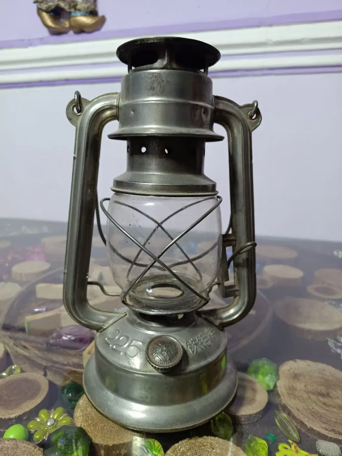 فانوس نفتی وساعت رومیزی|کلکسیون اشیاء عتیقه|شیراز, شهرک بهار|دیوار