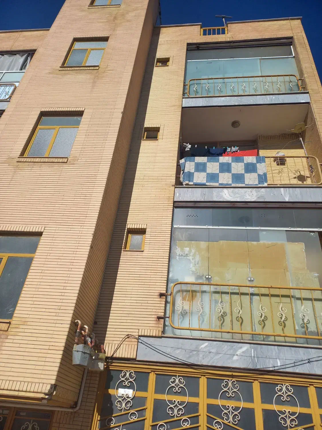 آپارتمان شیک فاطمیه اول خیابان معرفت|فروش آپارتمان|بروجن, |دیوار