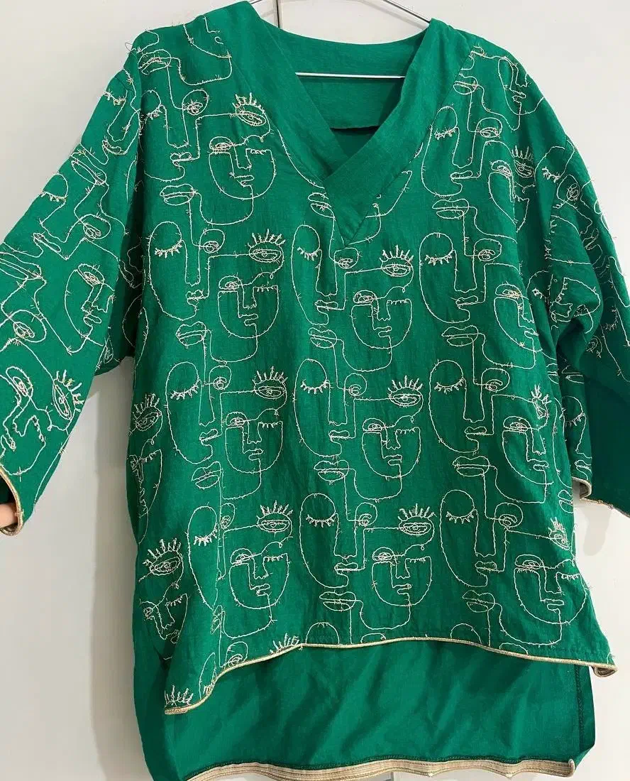 تونیک|لباس|رشت, گلباغ نماز|دیوار