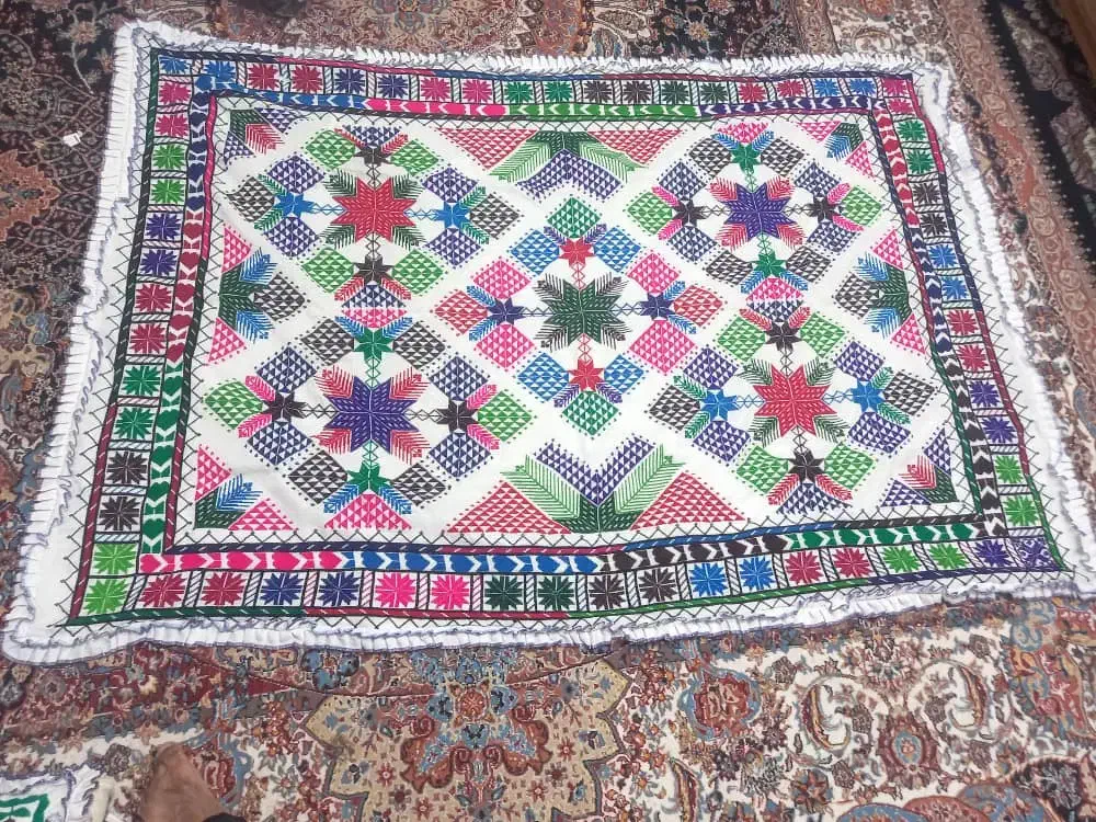 بالشت دست دوز|رختخواب، بالش، پتو|ایرانشهر, |دیوار